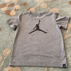 Boys Nike shirt - size 7